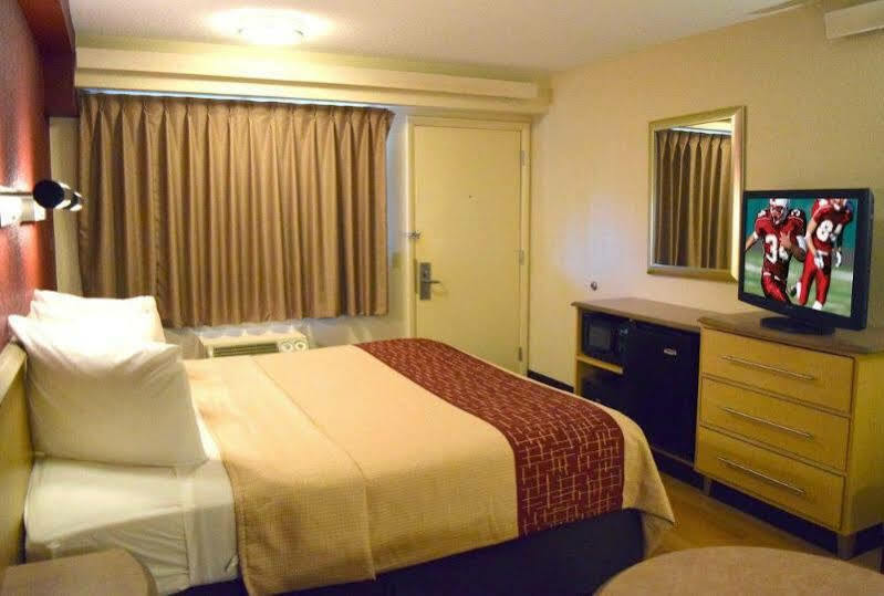 Red Roof Inn St Clairsville - Wheeling West St. Clairsville Екстериор снимка